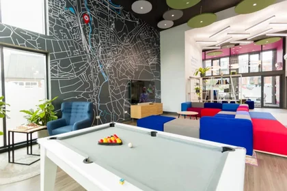 Estudio en Walnut Tree Close, imagen 8 de 11