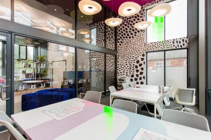 Estudio en Walnut Tree Close, imagen 10 de 11