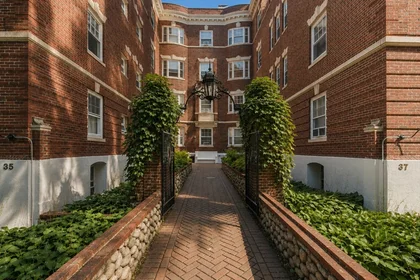 Studio in residence at 35, Lee St., Unit 11, Mid Cambridge, Cambridge, MA, 02139, image 11 of 14