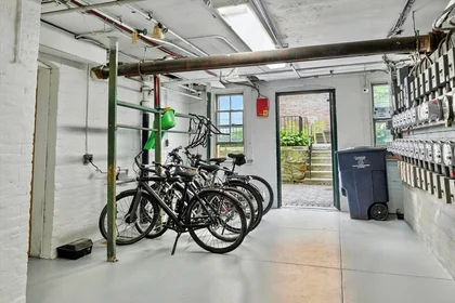 Studio in residence at 35, Lee St., Unit 11, Mid Cambridge, Cambridge, MA, 02139, image 9 of 14