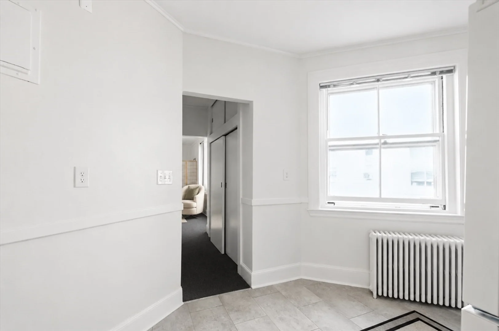 Chic studio apartment near campus in 