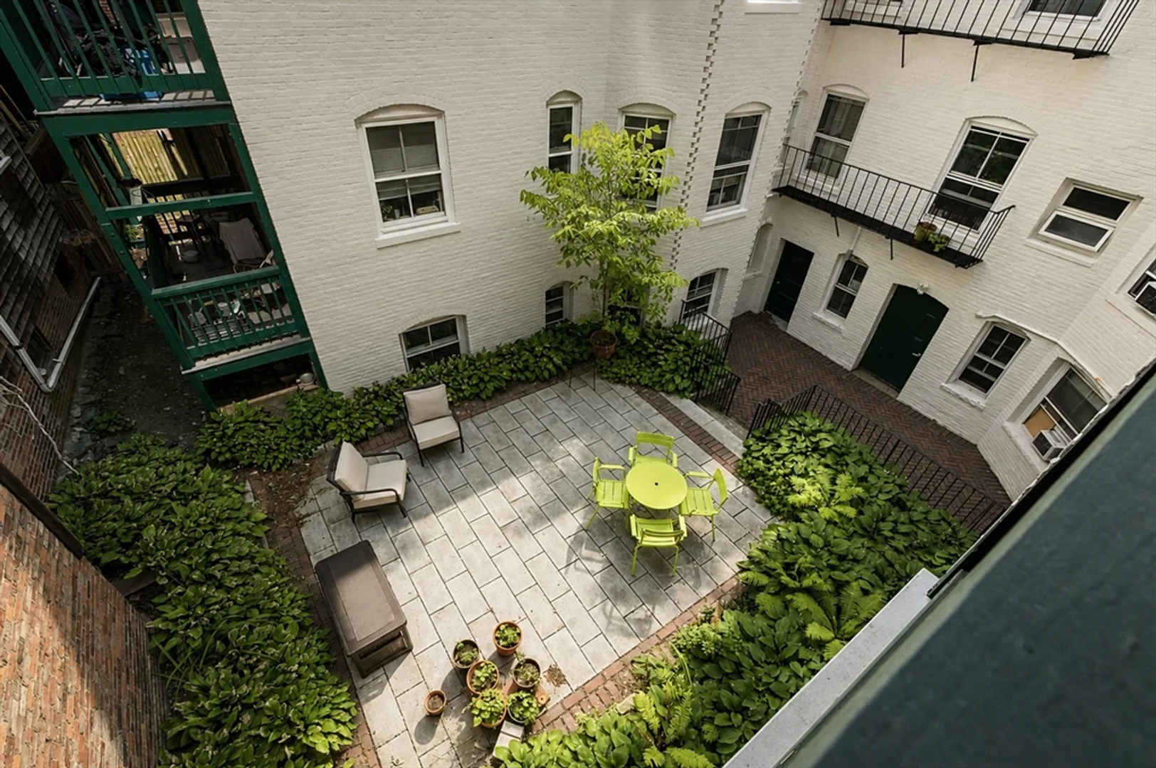 Modern student studio with complete amenities in 