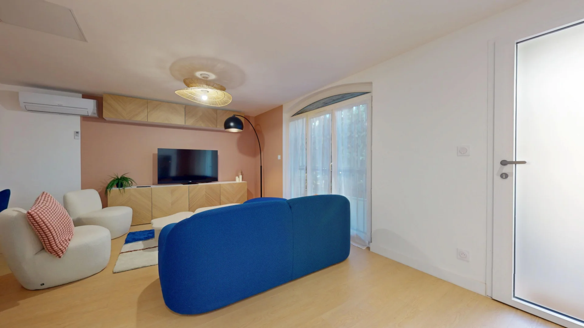Comfortable and spacious student room in 