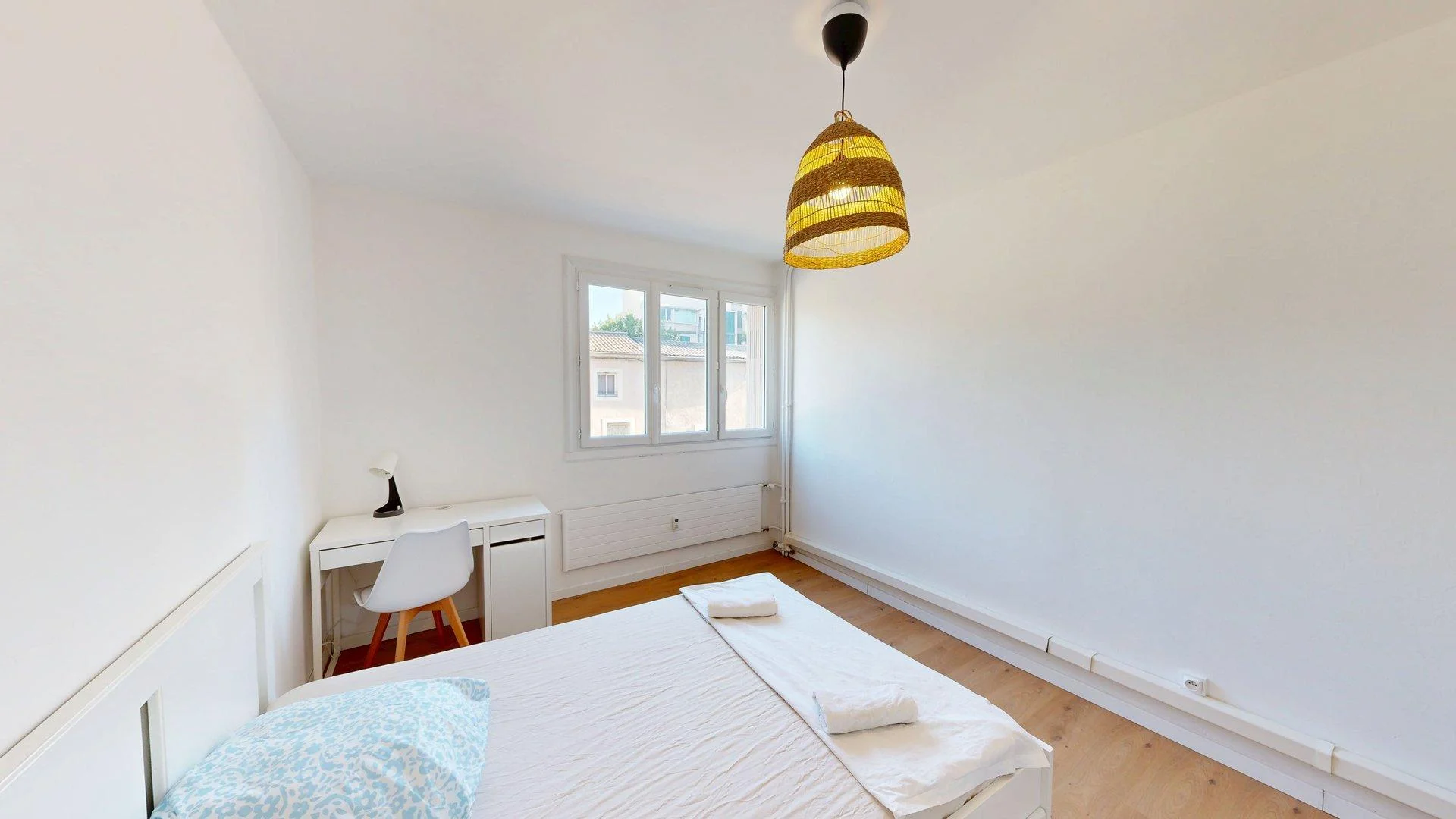 Habitación estudiantil amplia y cómoda en 