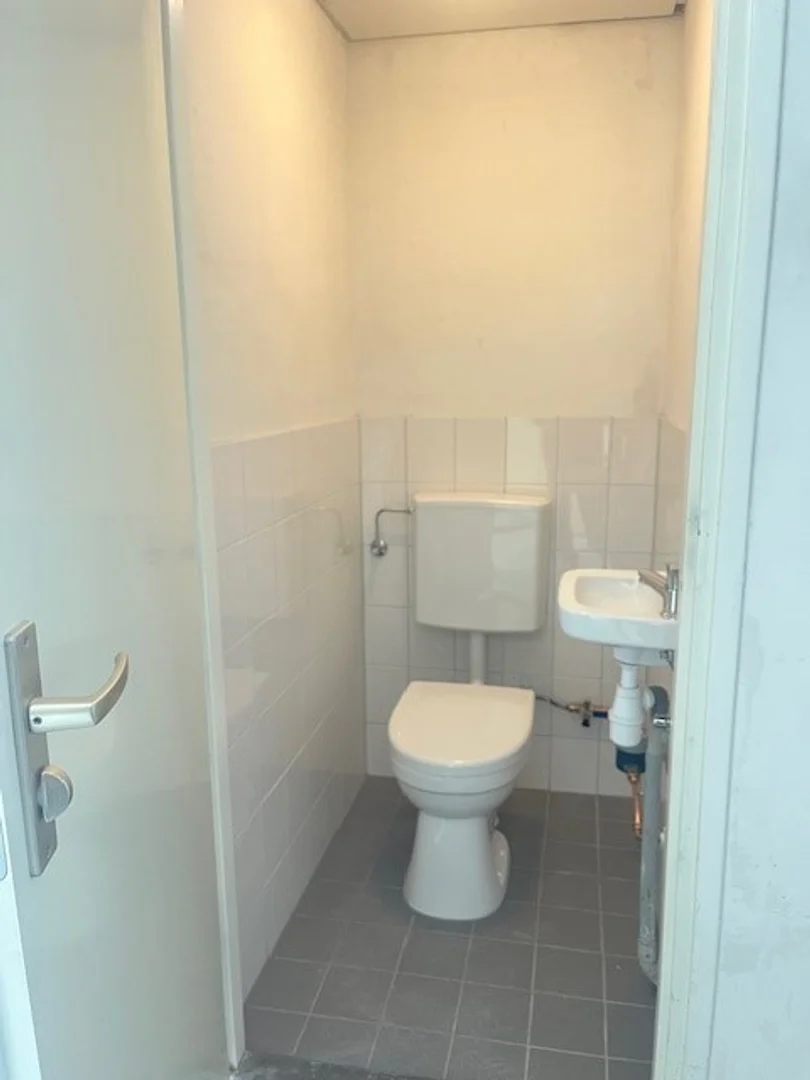 Comfortable and spacious student room in 