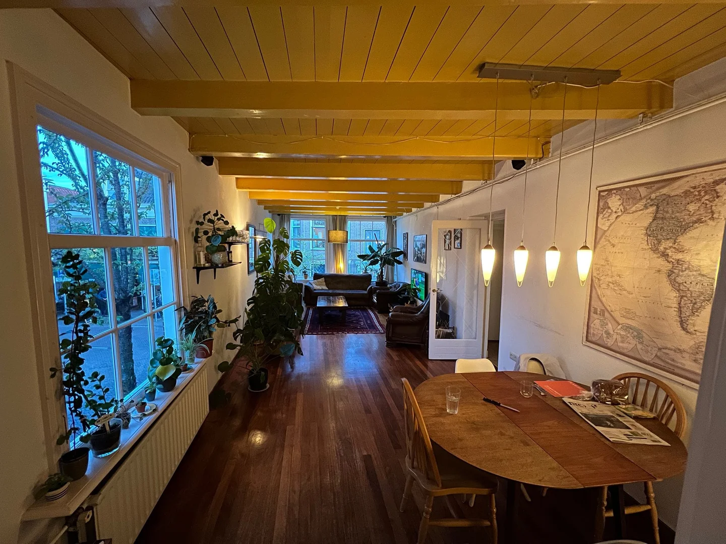 Quarto de estudante em  com área de estudo e instalações partilhadas