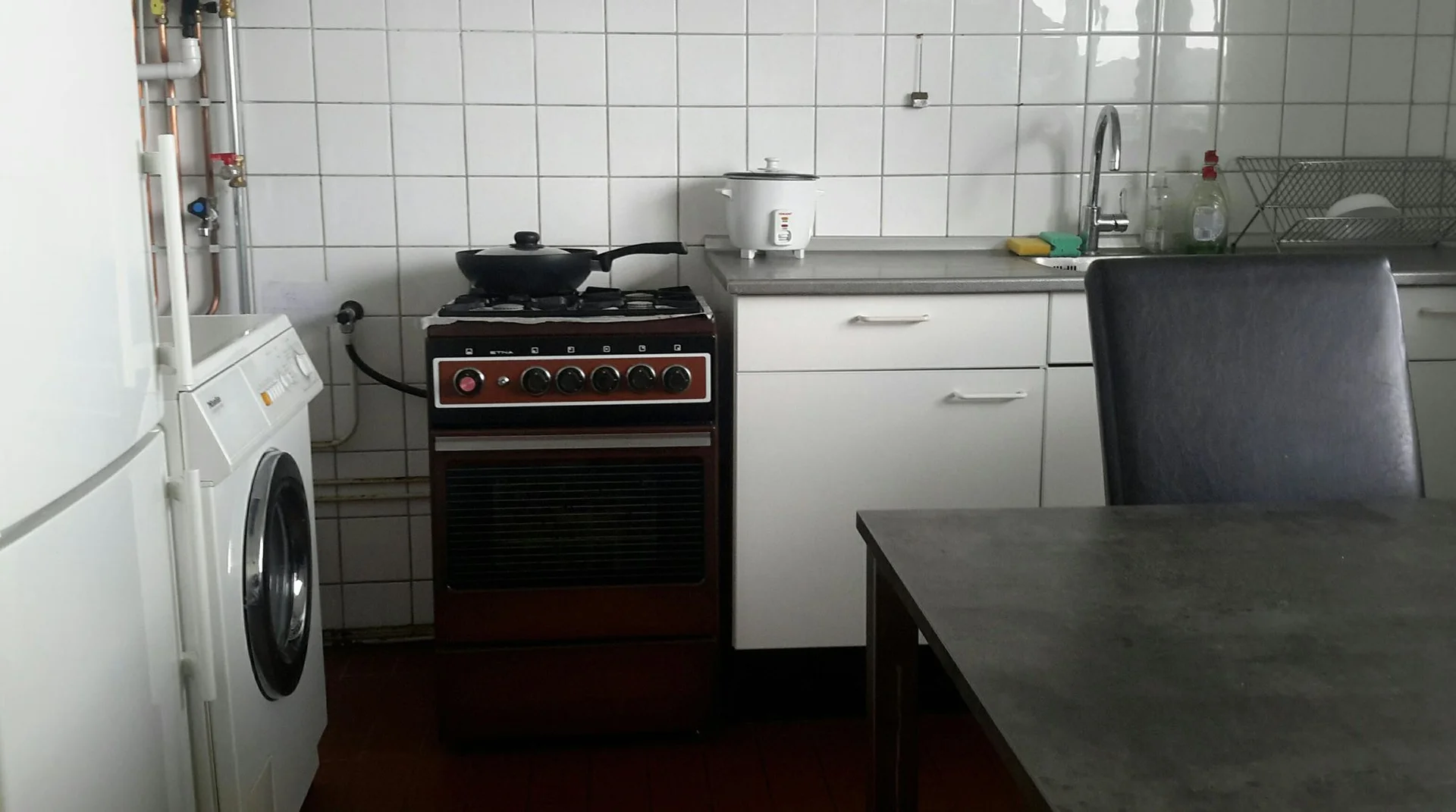Room for rent in student apartment in , fully furnished