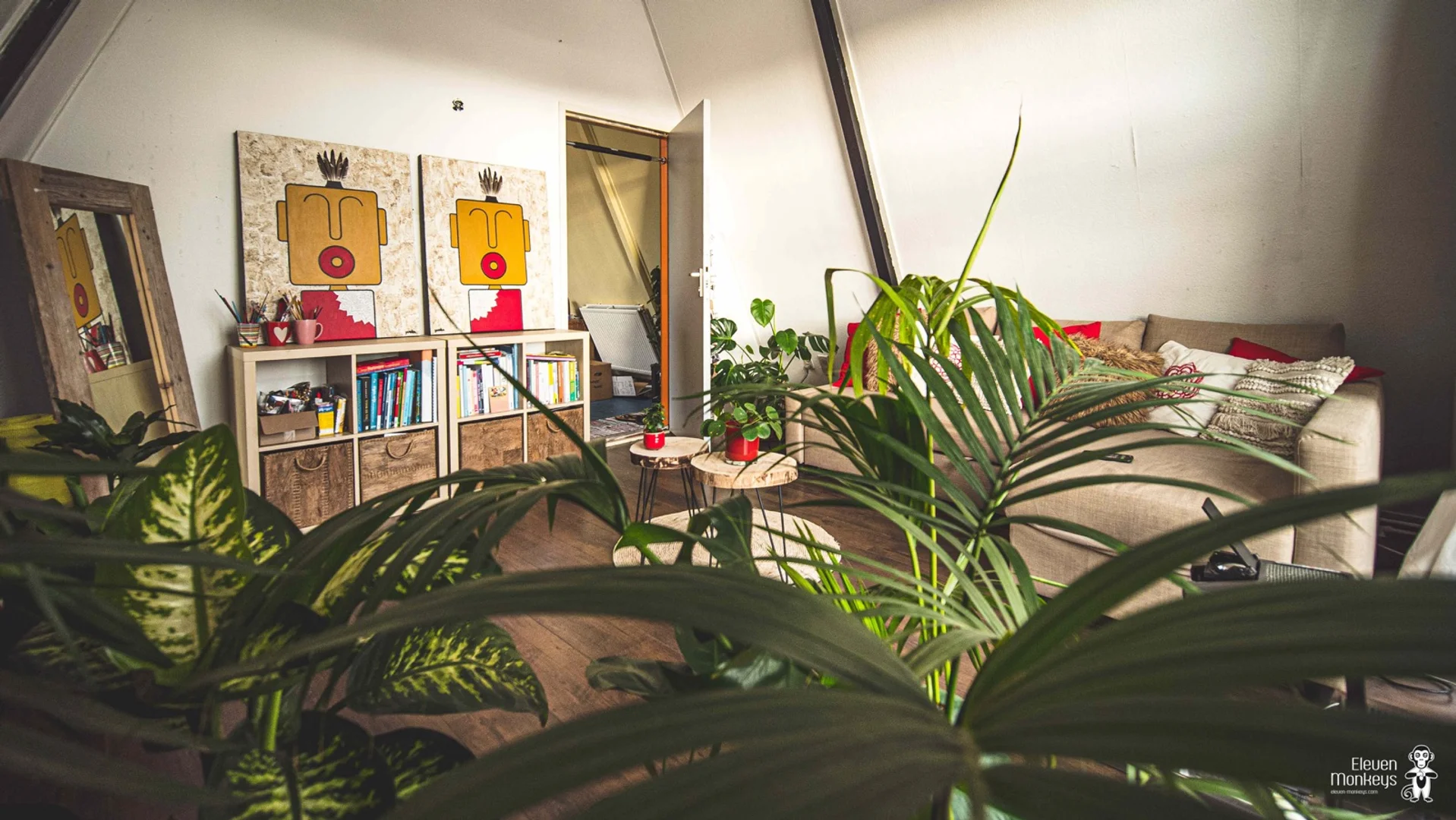 Comfortable and spacious student room in 