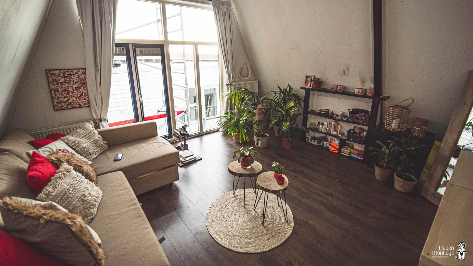 Cozy room for students available in 