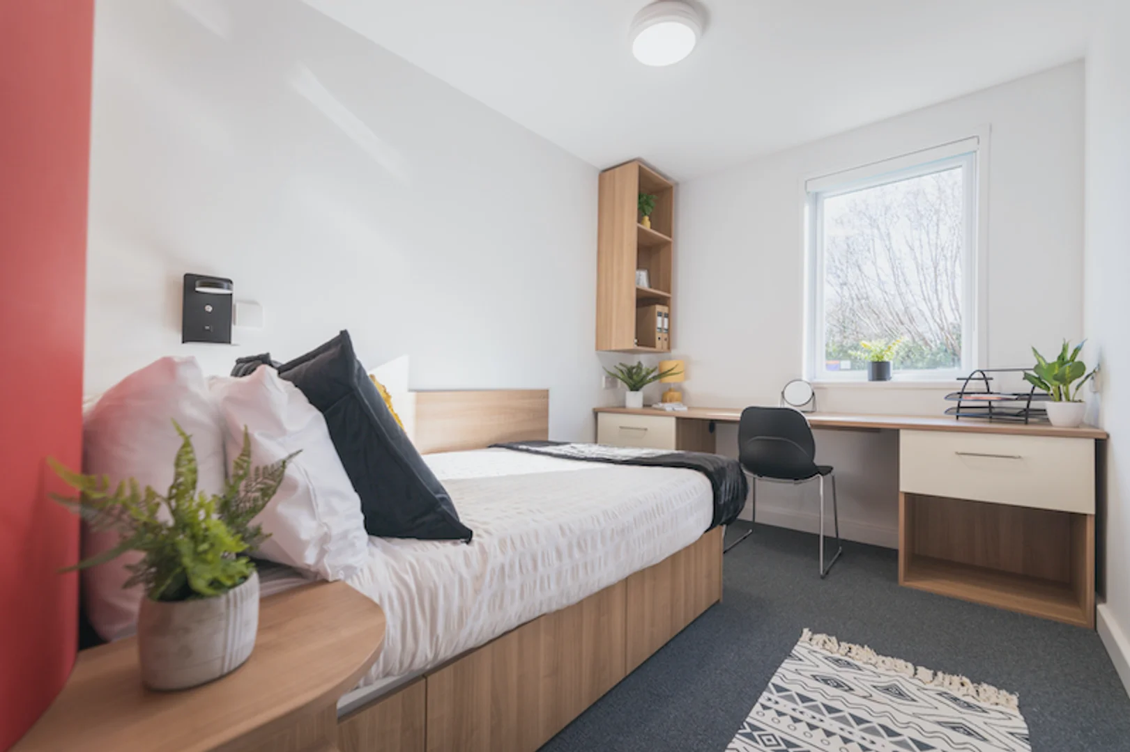 Quarto de estudante em  com área de estudo e instalações partilhadas