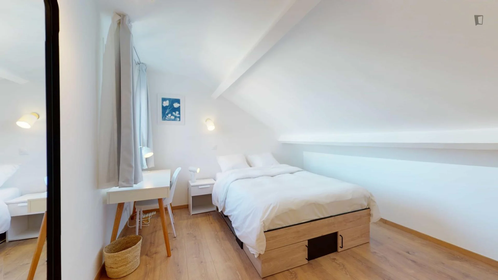 Cozy room for students available in
