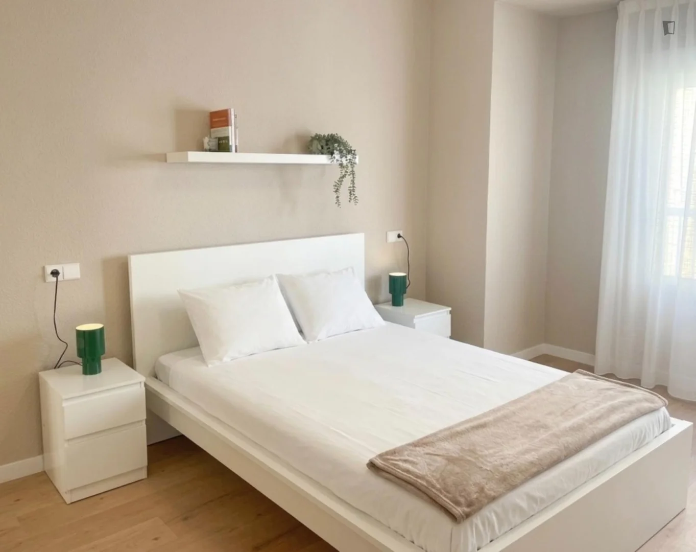 Zimmer in Studentenwohnung in  zu vermieten, voll möbliert