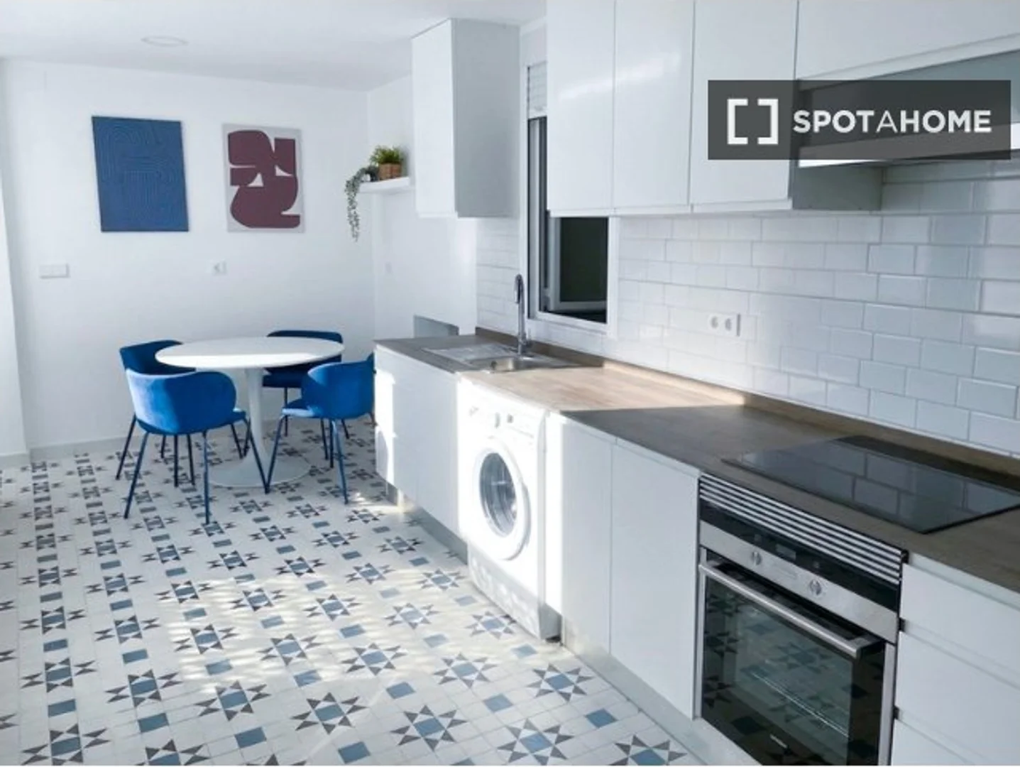 Student-friendly room in  with modern amenities