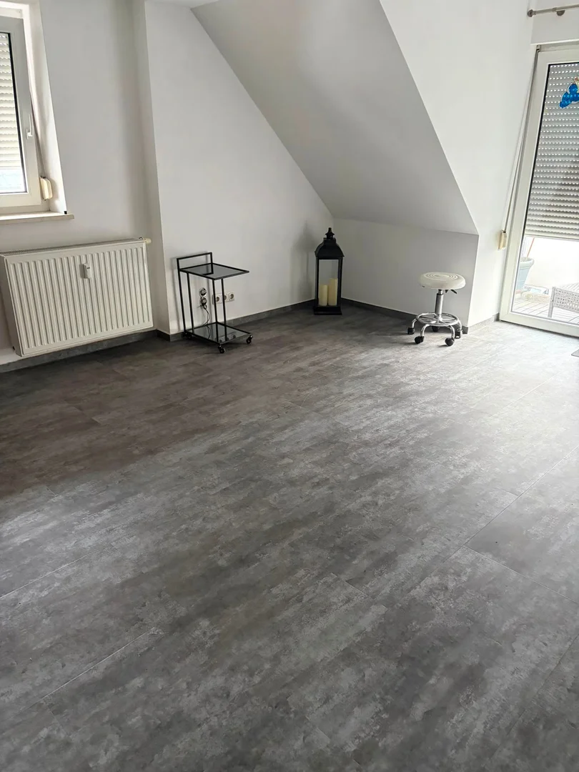 Chambre abordable pour les étudiants avec un bon éclairage dans 