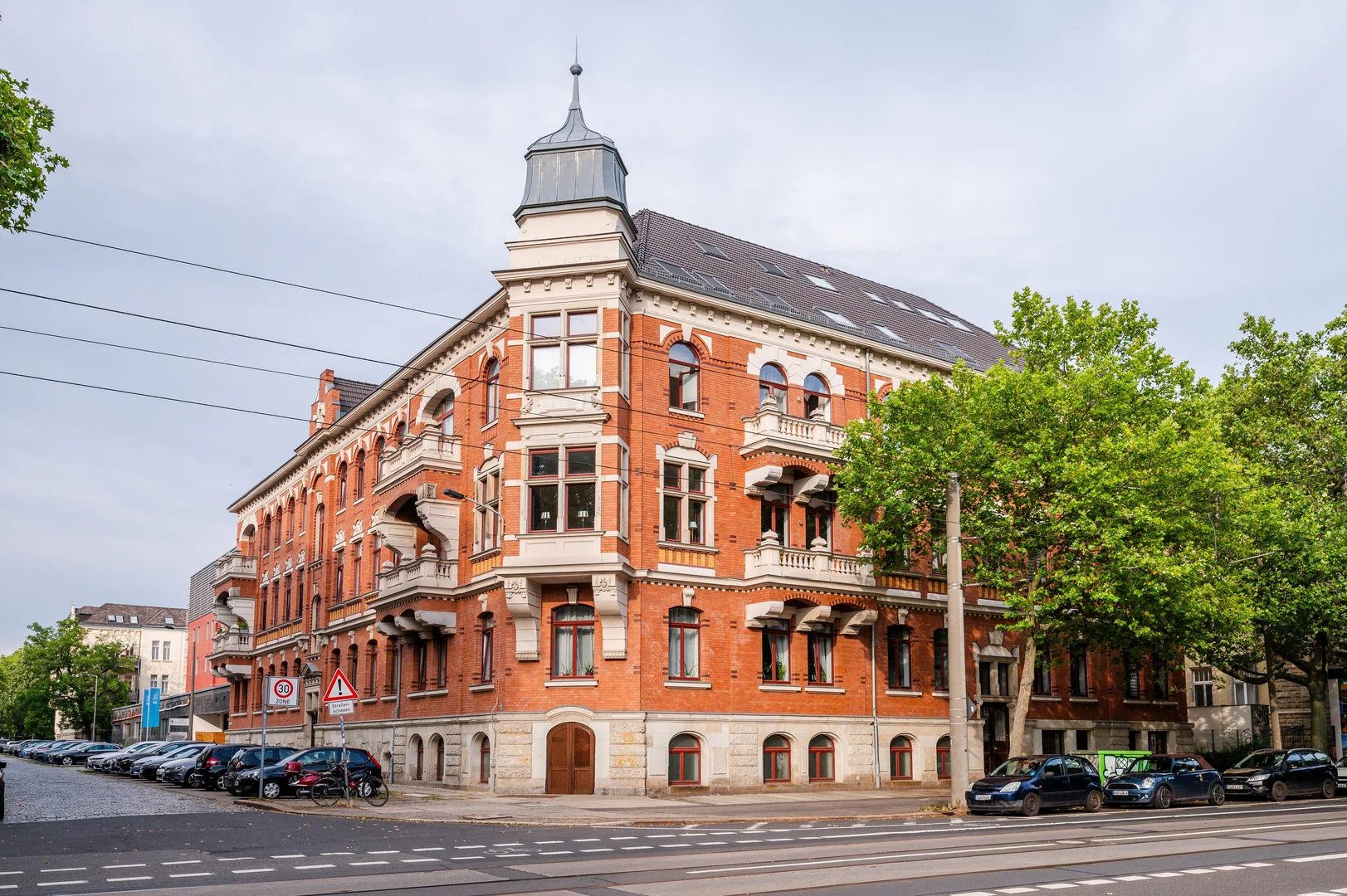 Funktionelles Studentenzimmer perfekt zum Studieren in