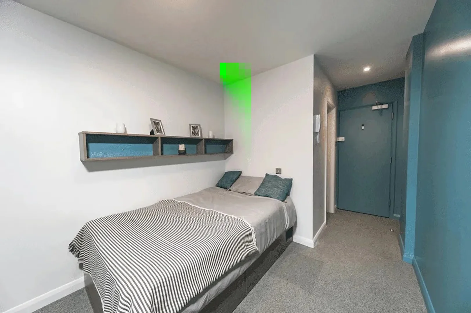 Bright and airy student room with easy university access in 