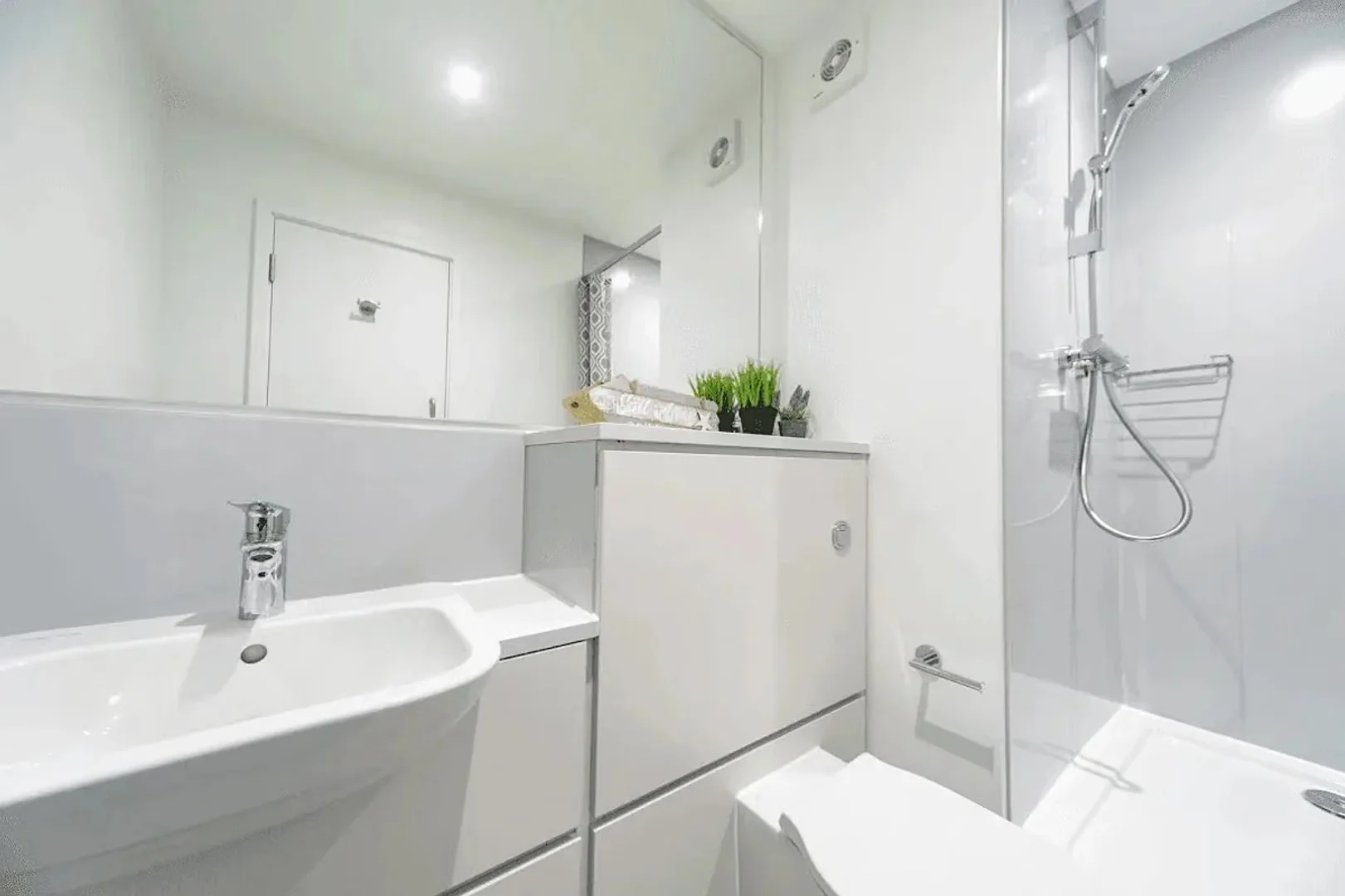 Budget-friendly student room close to campus in 