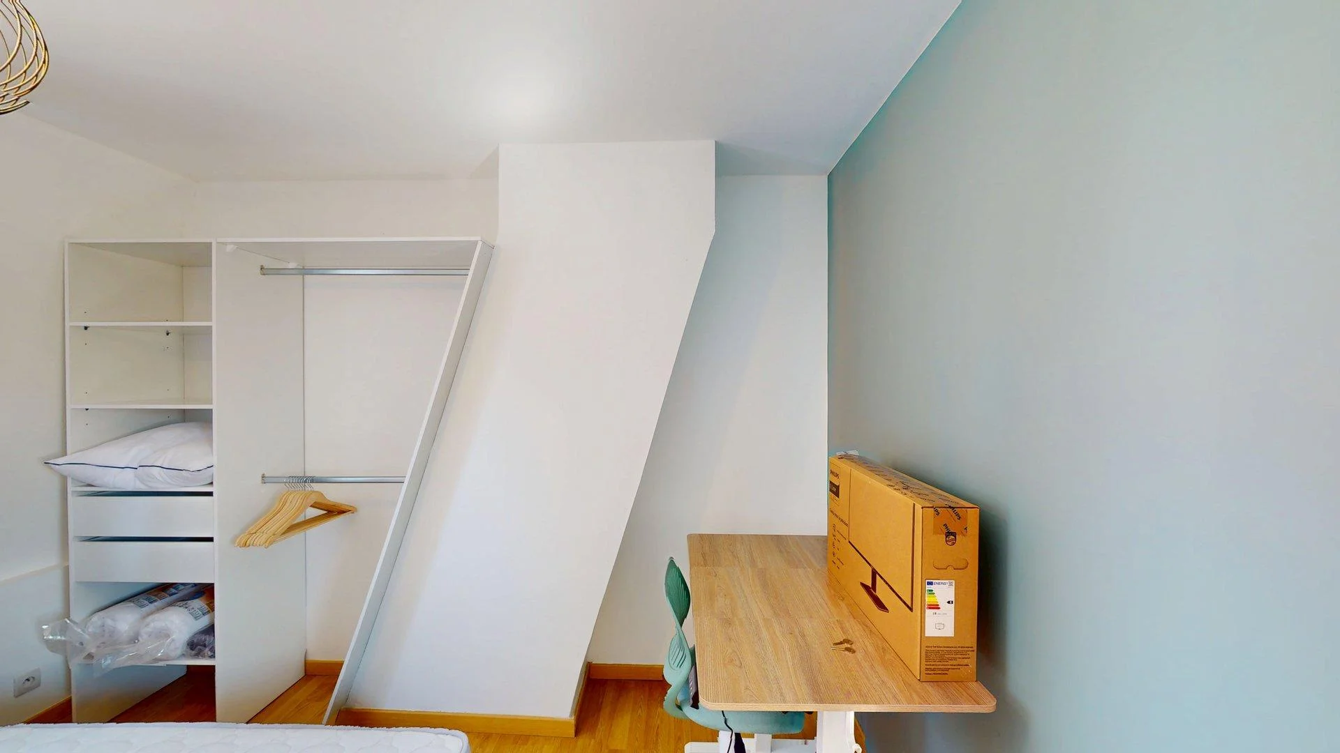 Comfortable and spacious student room in 