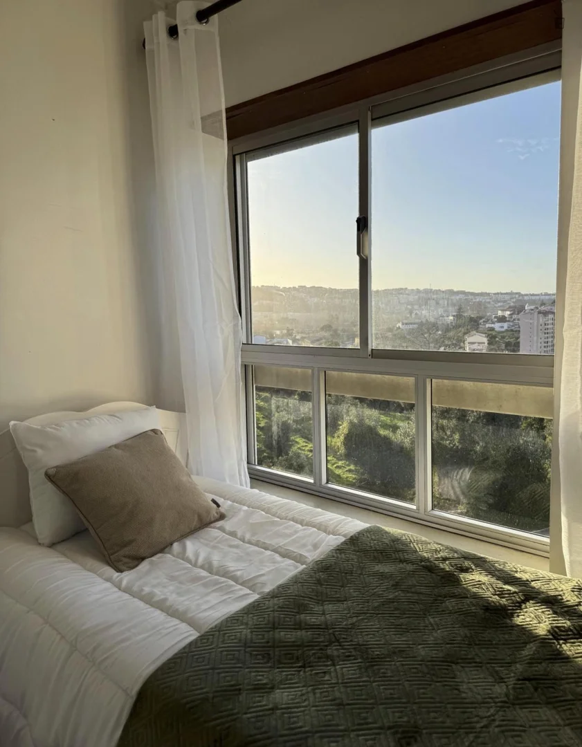 Quarto de estudante económico perto do campus em 