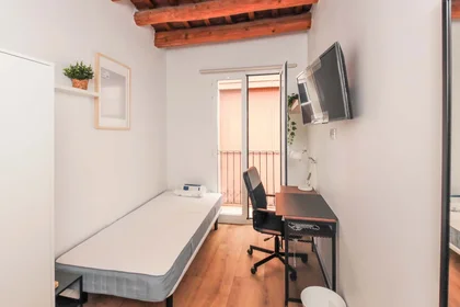 Özel oda konumu Carrer de Santa Teresa, 44, 3º puerta 2, 43201 Reus, Tarragona, Spain, 1 49 görüntüsü