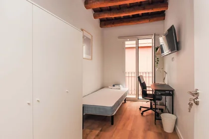 Özel oda konumu Carrer de Santa Teresa, 44, 3º puerta 2, 43201 Reus, Tarragona, Spain, 3 49 görüntüsü