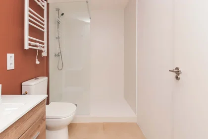 Özel oda konumu Carrer de Santa Teresa, 44, 3º puerta 2, 43201 Reus, Tarragona, Spain, 27 49 görüntüsü