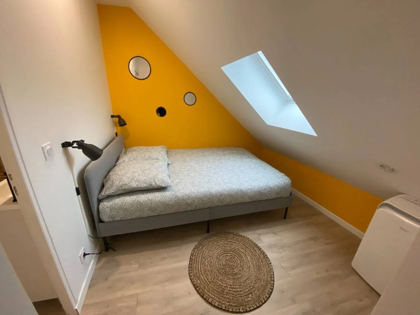 Chambre abordable pour les étudiants avec un bon éclairage dans 