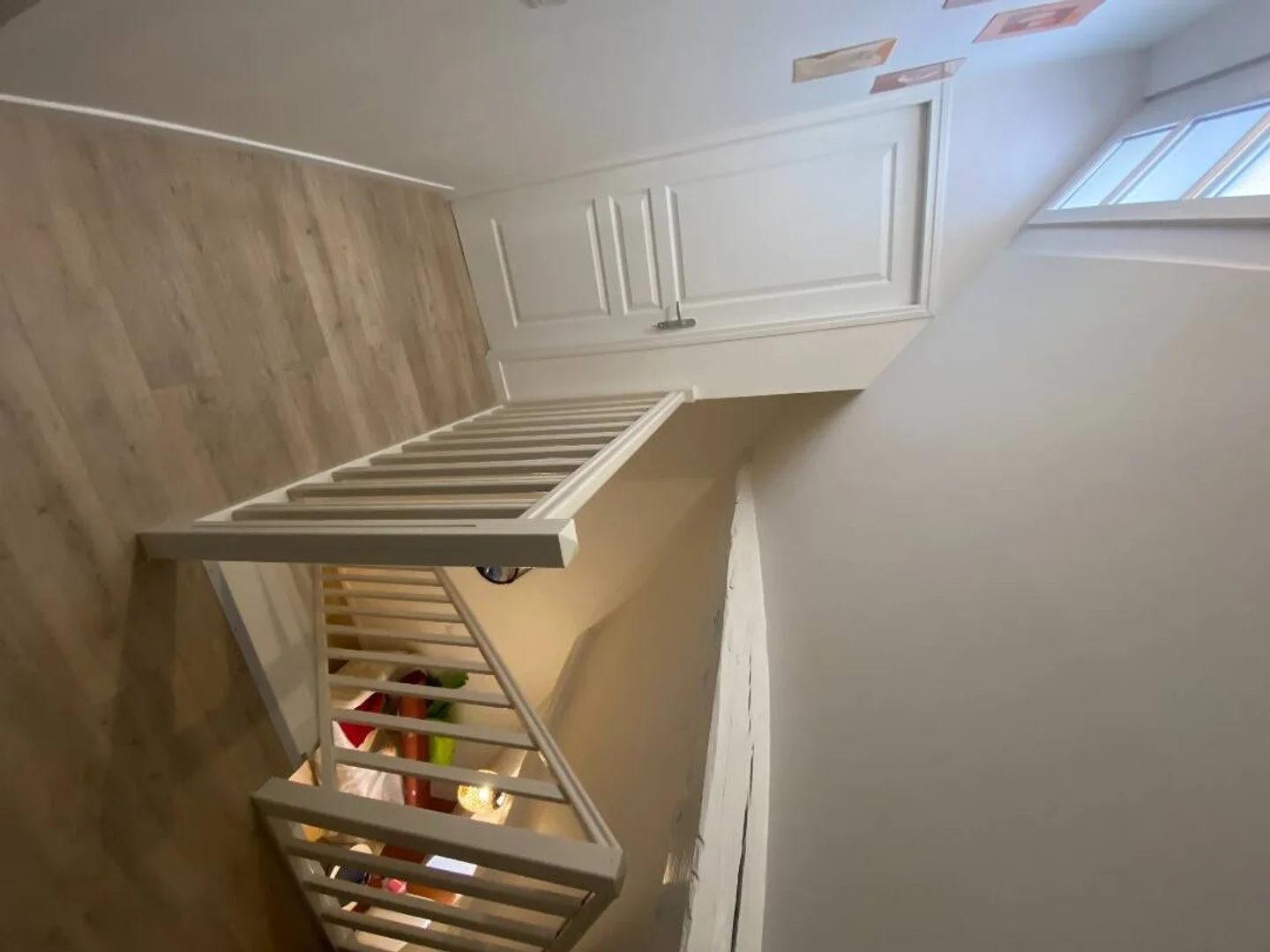 Chambre d'étudiant à  avec espace d'étude et installations communes