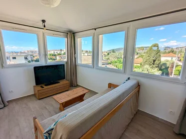 Habitación privada en Antibes, 06160, imagen 1 de 10