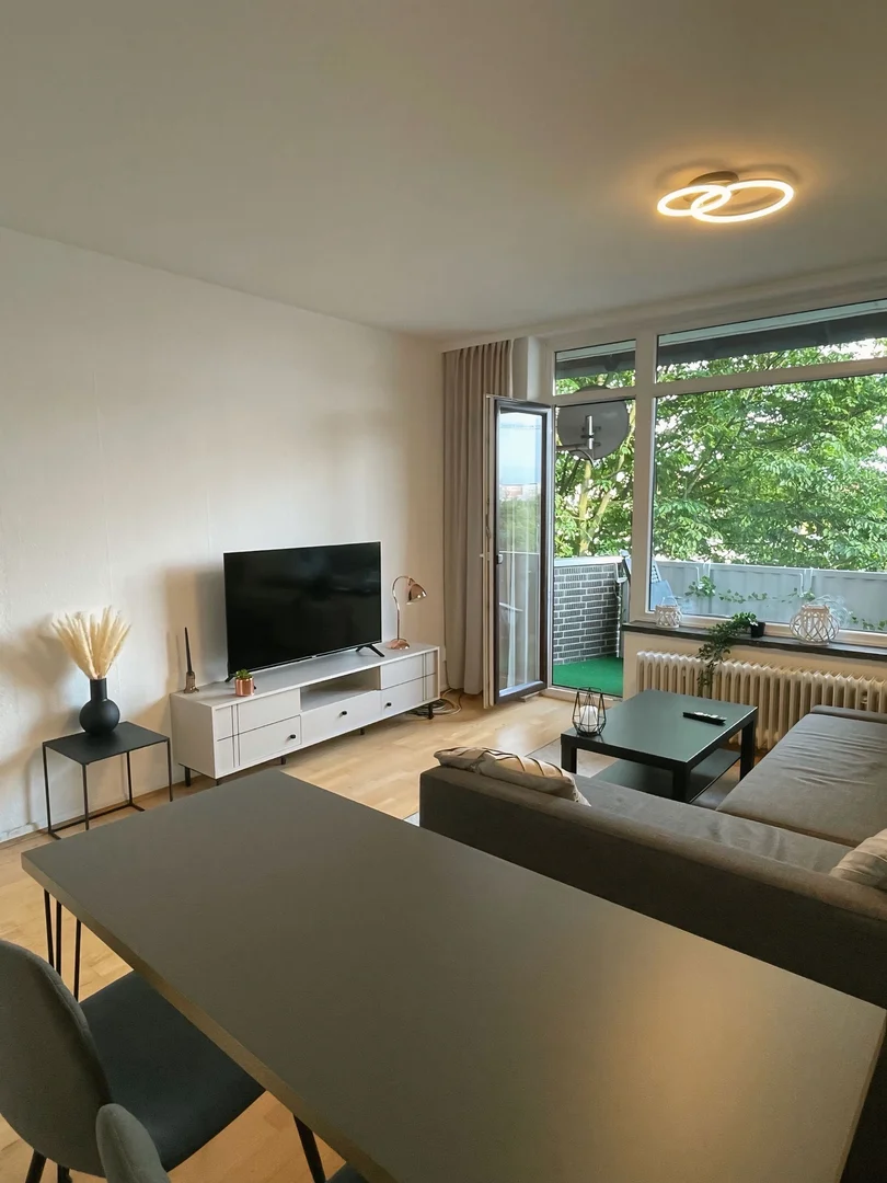 Chambre d'étudiant à  avec espace d'étude et installations communes