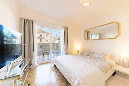 Stanza privata in Avenue de Cour, immagine 1 di 9