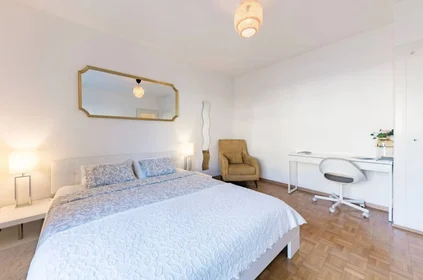 Stanza privata in Avenue de Cour, immagine 4 di 9