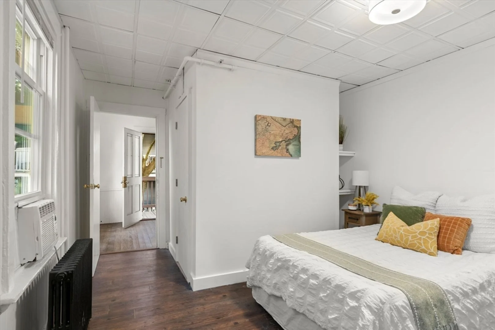 Apartamento estúdio acessível com características essenciais em 