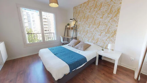 Chambre privée à 7 Rue des Teinturiers, 69100 Villeurbanne, France, image 2 de 15
