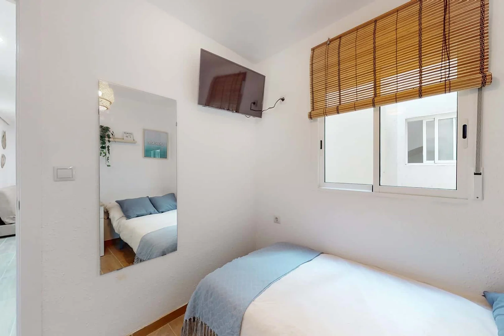 Economical student room with convenient location in