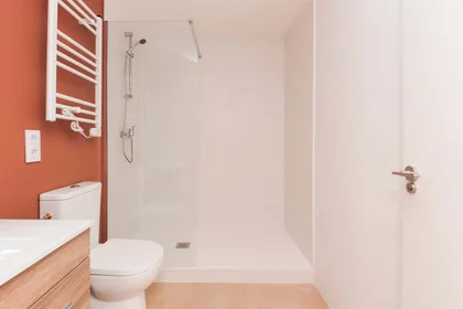 Özel oda konumu Carrer de Santa Teresa, 44, 3º puerta 2, 43201 Reus, Tarragona, Spain, 30 49 görüntüsü
