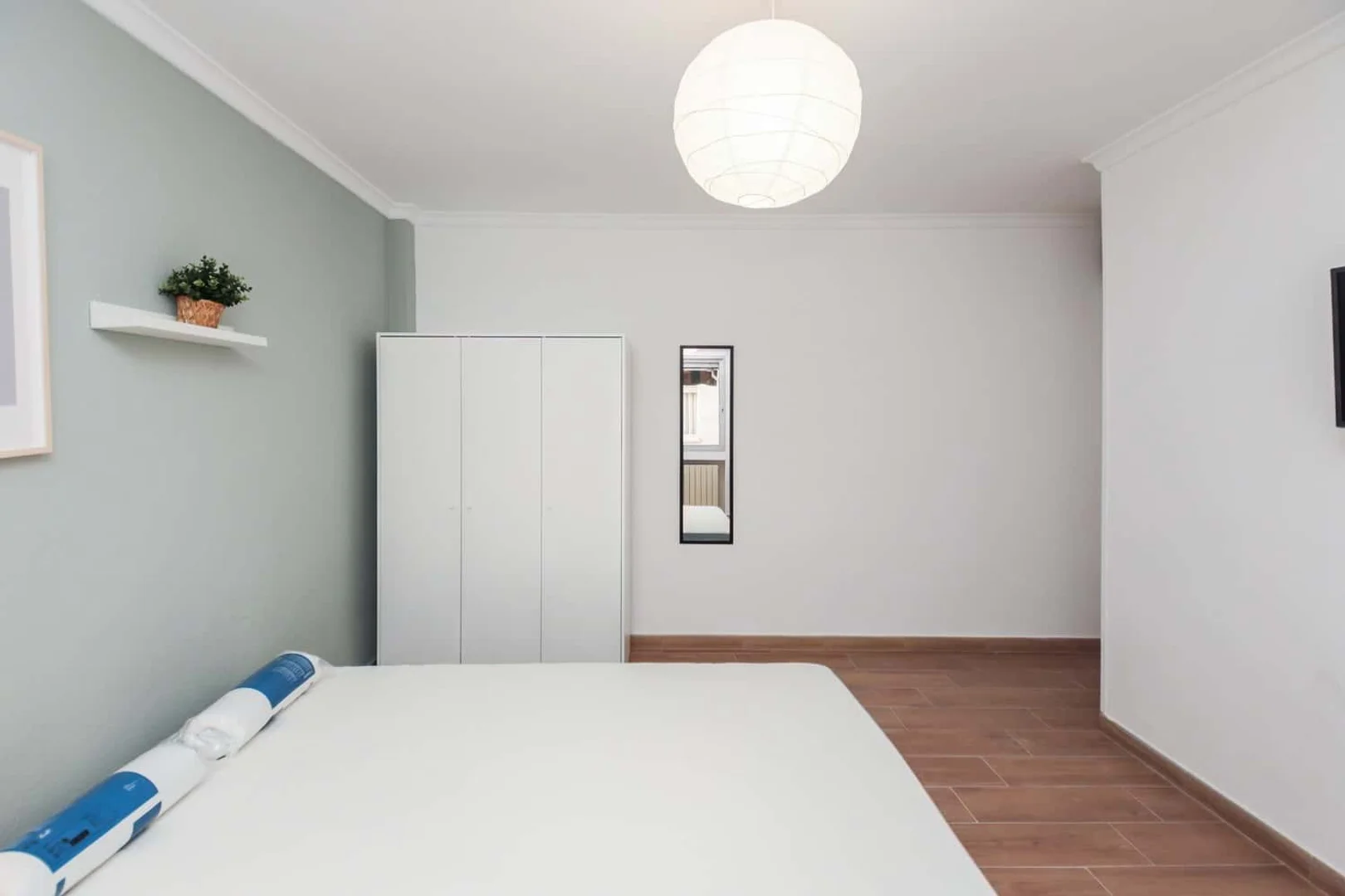 Chambre d'étudiant économique avec emplacement pratique dans