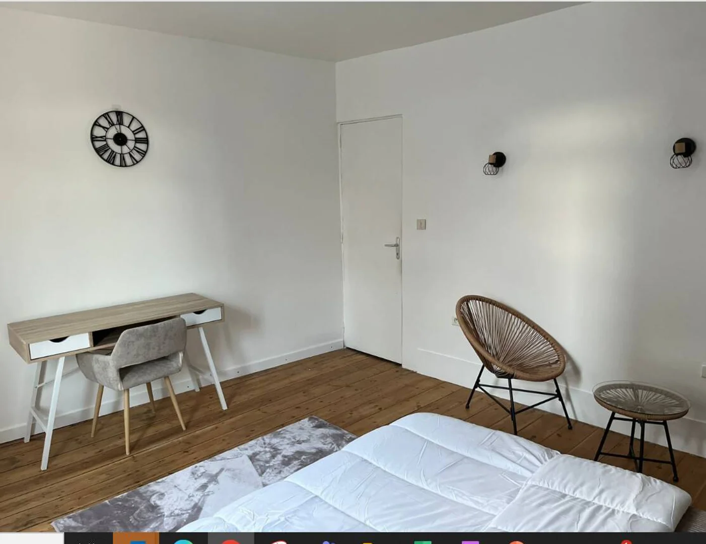 Chambre d'étudiant fonctionnelle parfaite pour étudier dans 