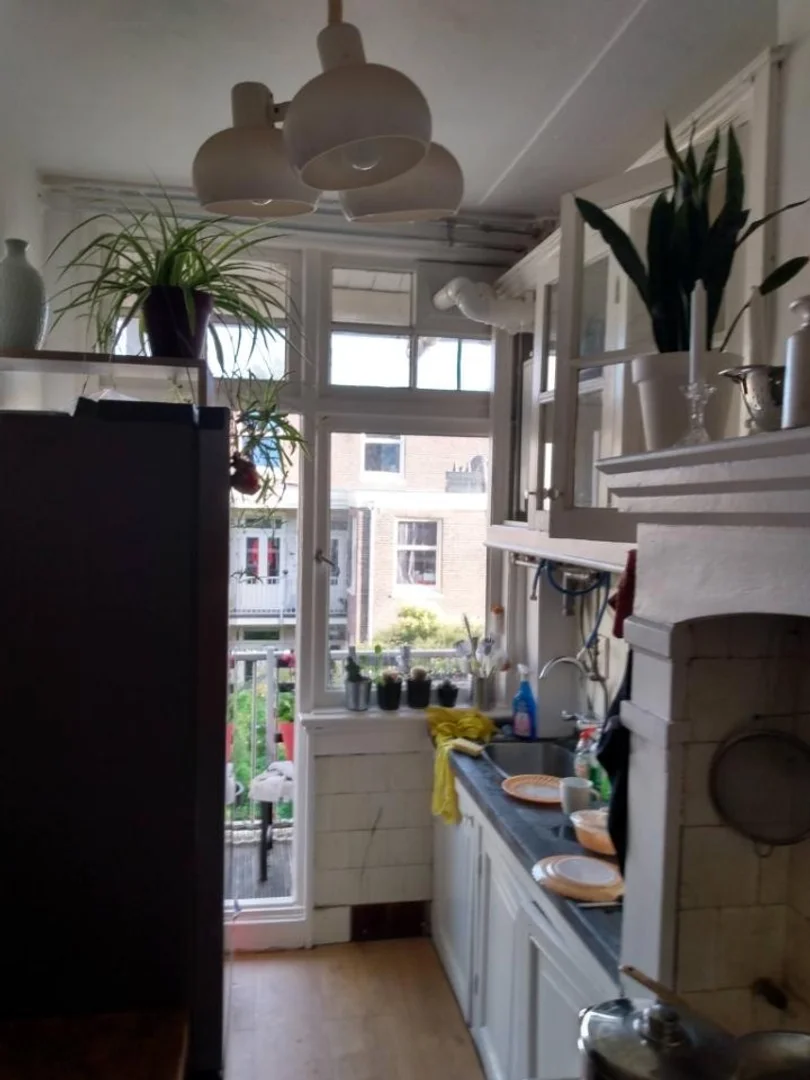 Habitación asequible para estudiantes con buena iluminación en 