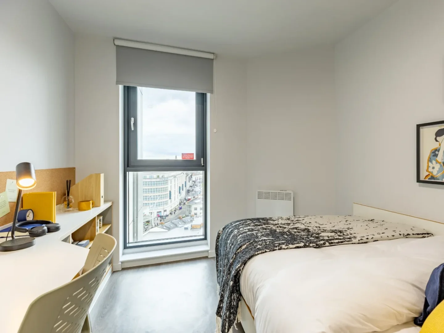 Chambre confortable pour étudiants disponible dans