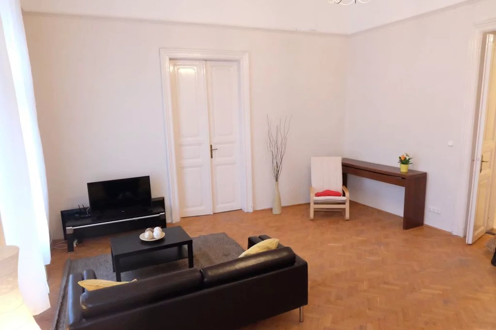 Quarto de estudante económico perto do campus em 