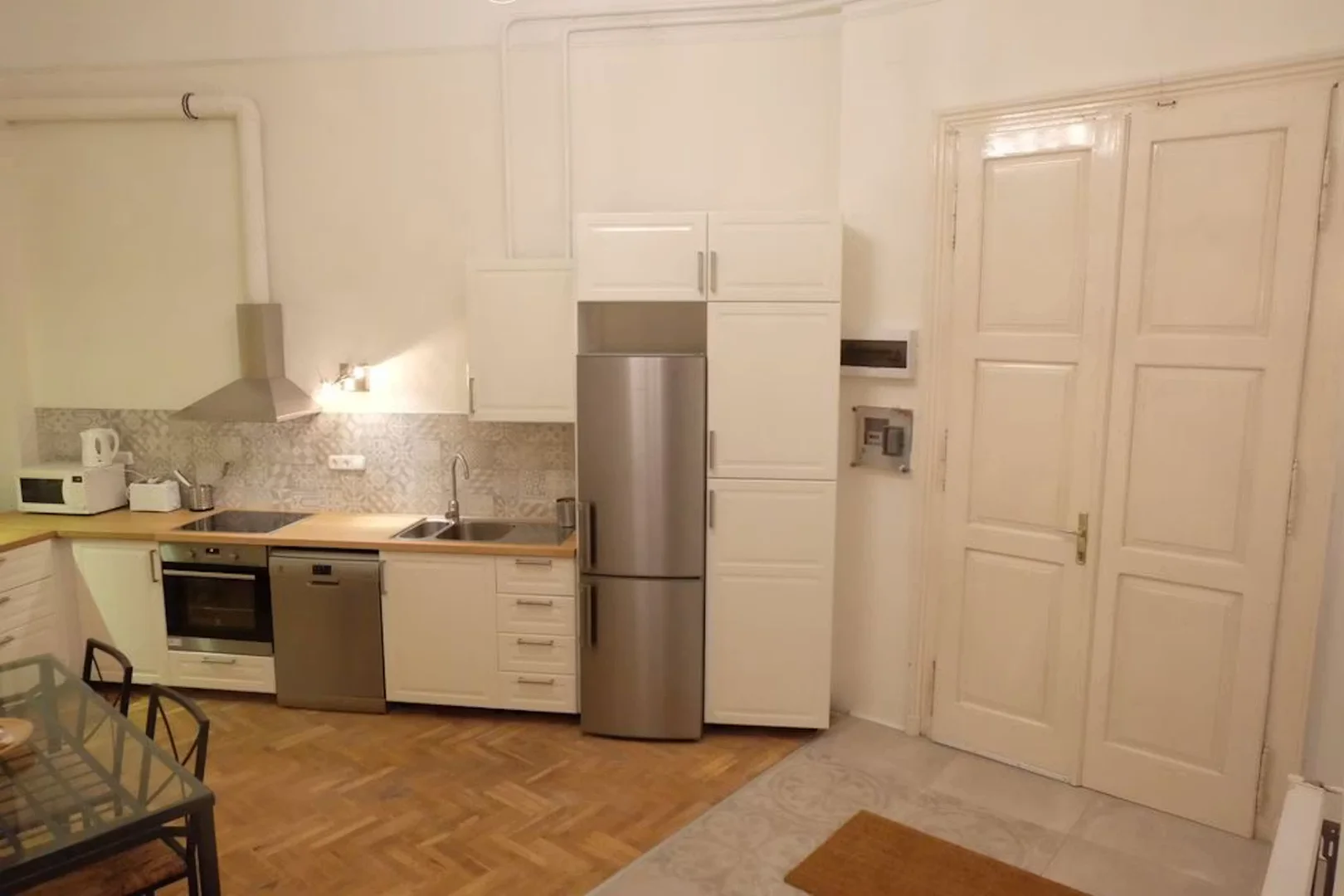 Quarto de estudante económico com localização conveniente em 