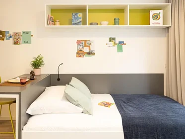 Studio in residence at Mainzer Landstraße 235, image 4 of 10