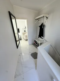 Entire apartment at Kronovägen 35C, image 1 of 10