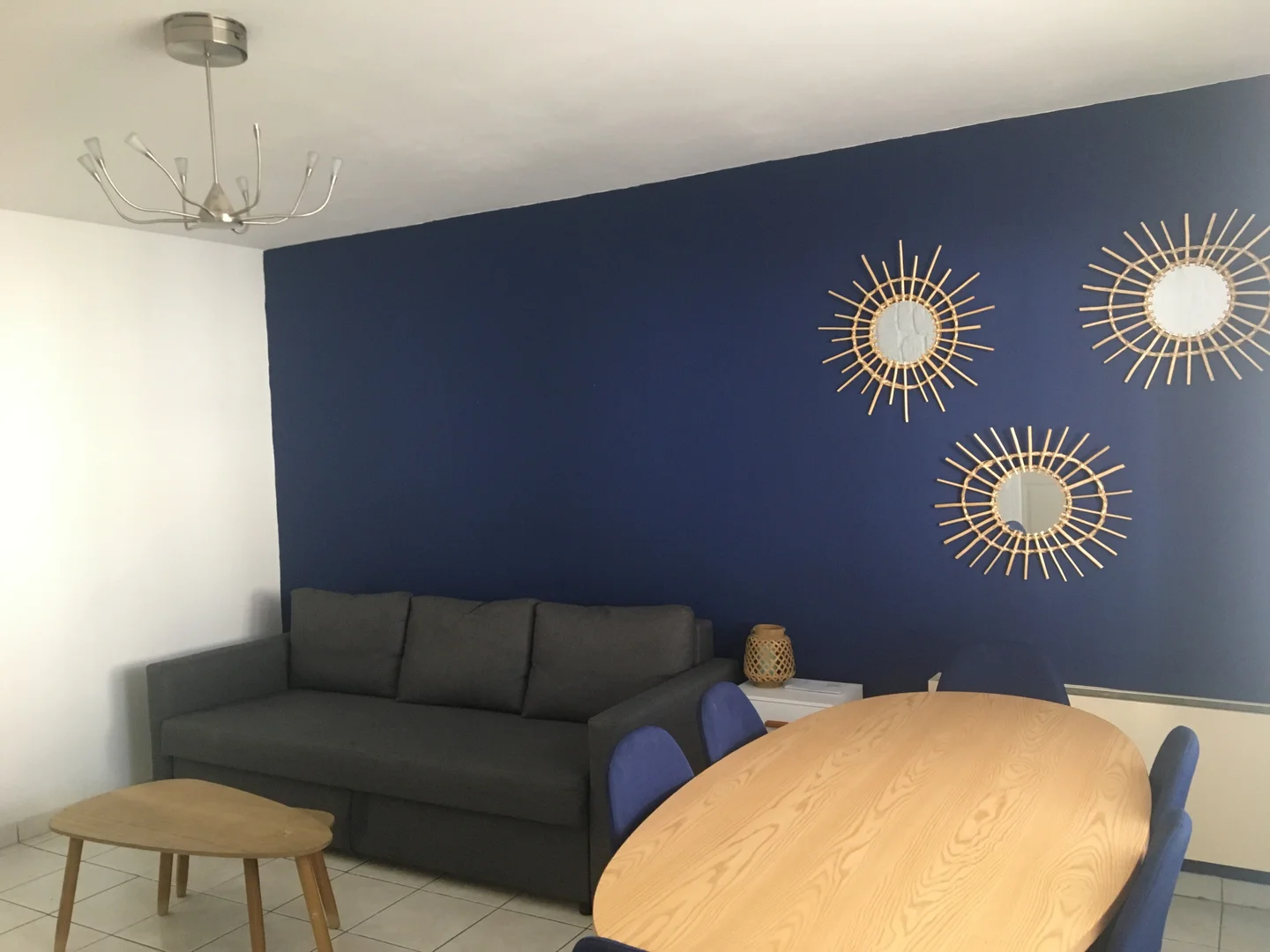 Zimmer in Studentenwohnung in  zu vermieten, voll möbliert