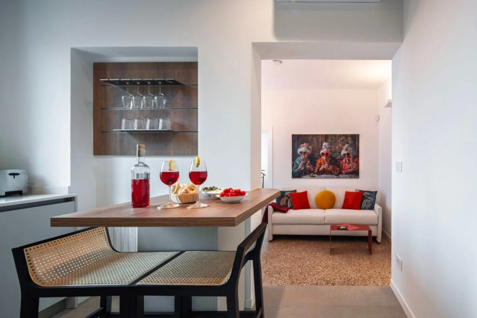 Student-friendly room in  with modern amenities