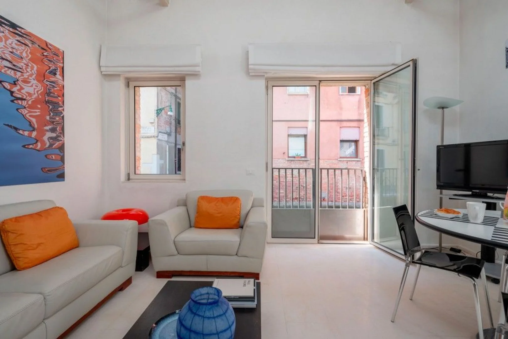 Economical student room with convenient location in 
