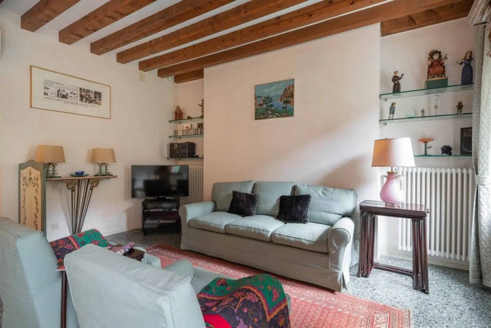 Habitación estudiantil económica cerca del campus en 