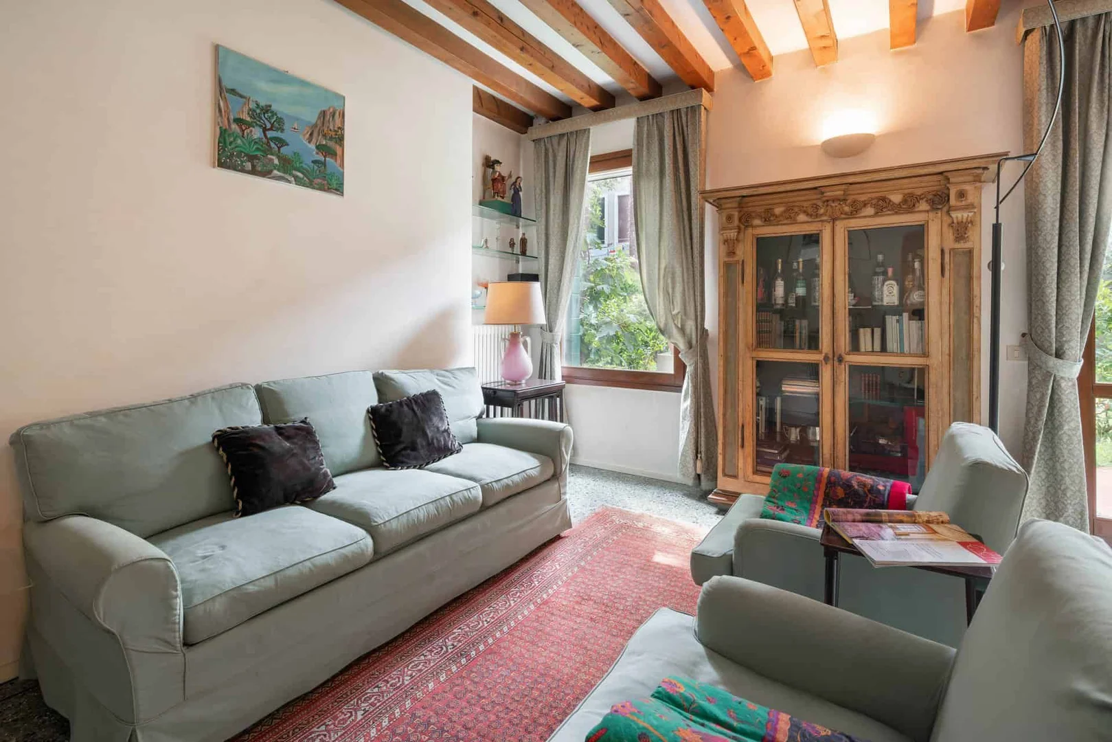Habitación estudiantil económica con ubicación conveniente en 