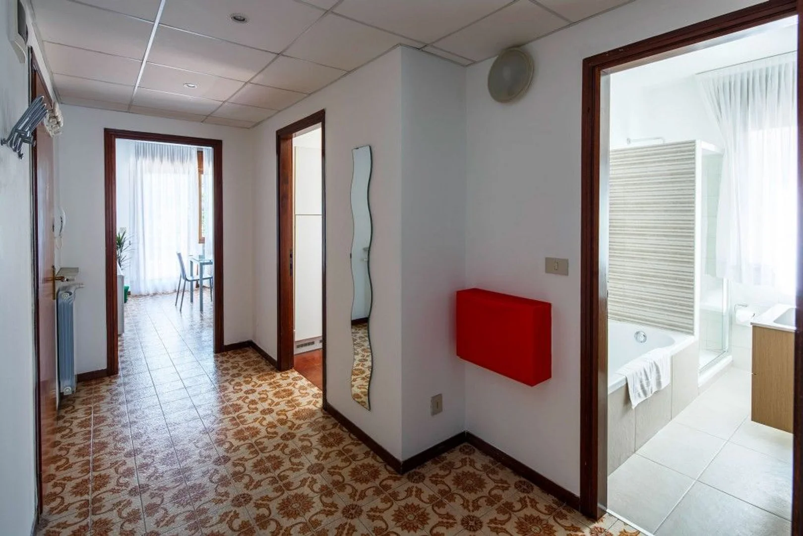 Room for rent in student apartment in , fully furnished
